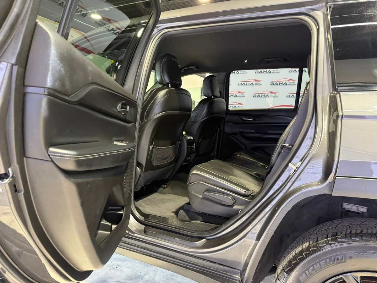 2024 Jeep Grand Cherokee Altitude photo 23