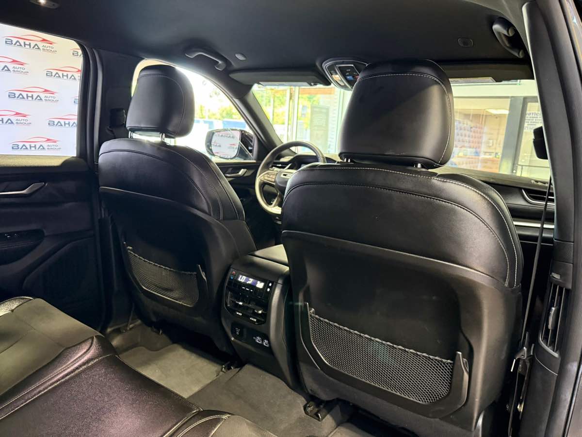 2024 Jeep Grand Cherokee Altitude photo 28