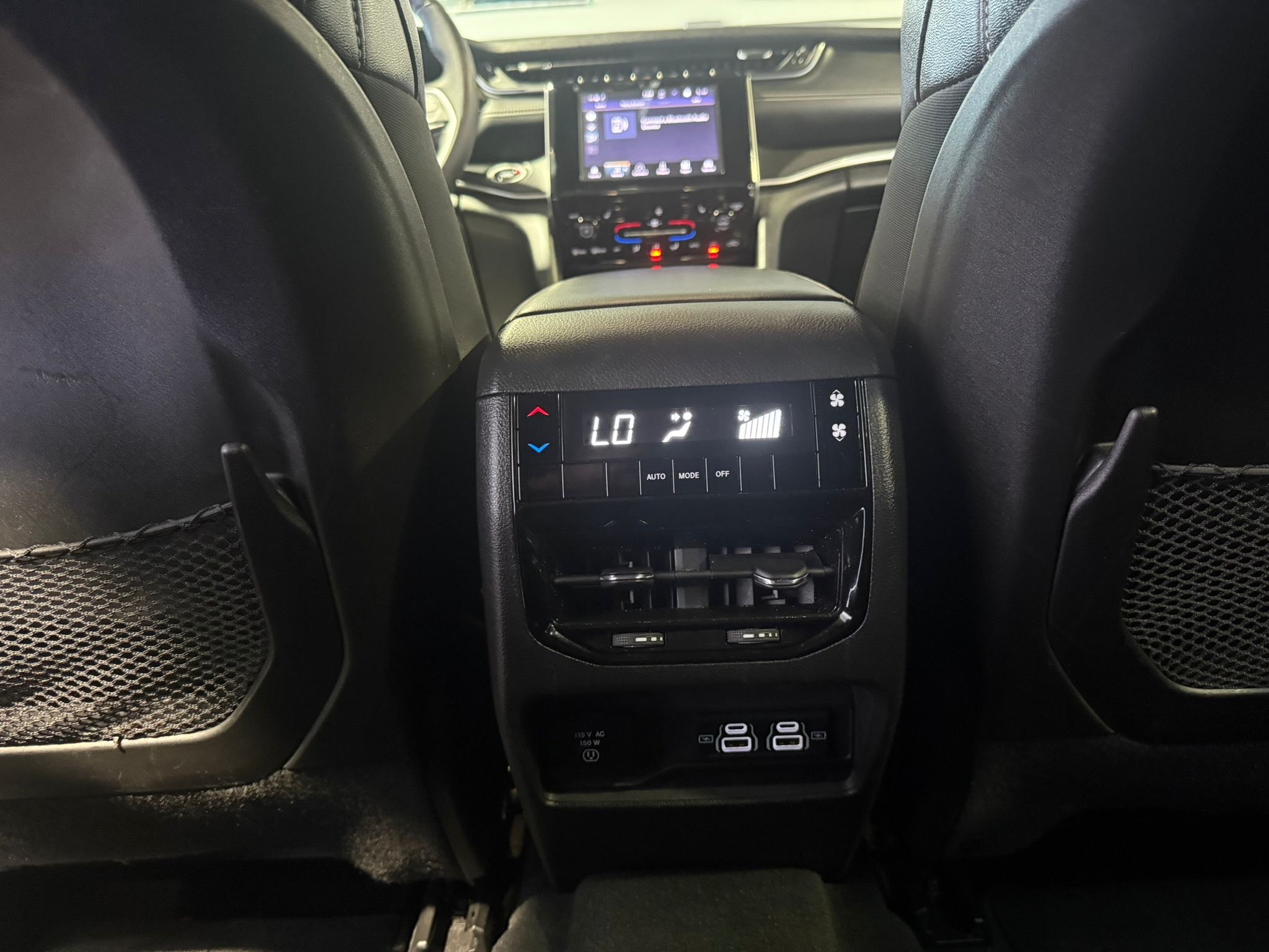 2024 Jeep Grand Cherokee Altitude photo 27
