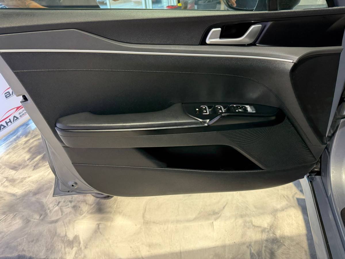 2021 Kia K5 LXS - Photo 12