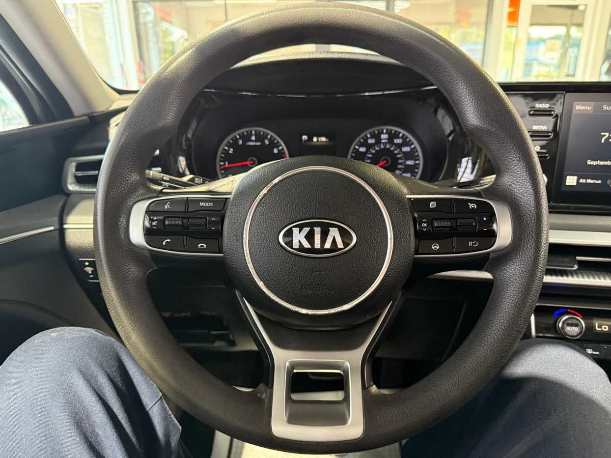 2021 Kia K5 LXS - Photo 16
