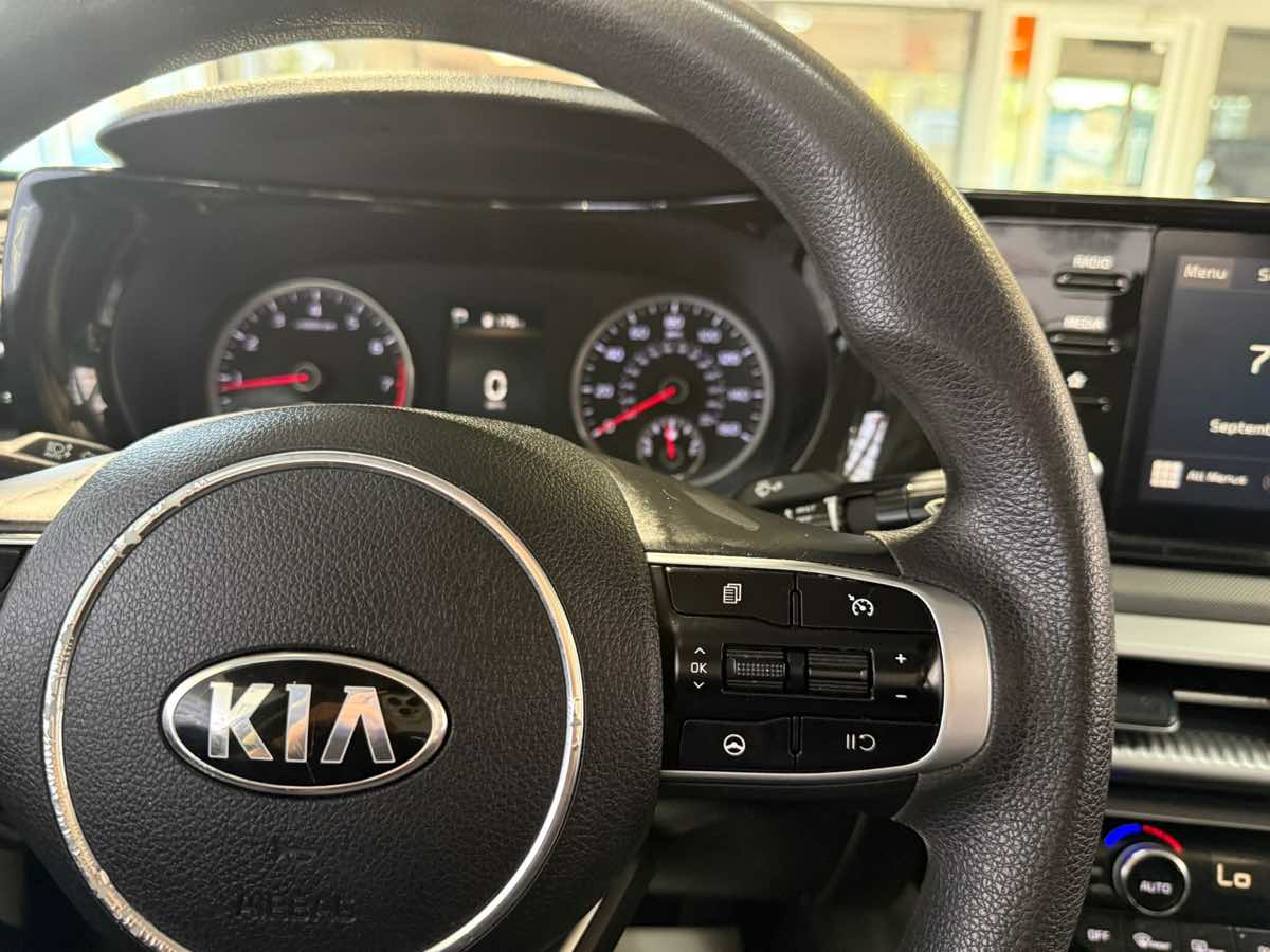 2021 Kia K5 LXS - Photo 17