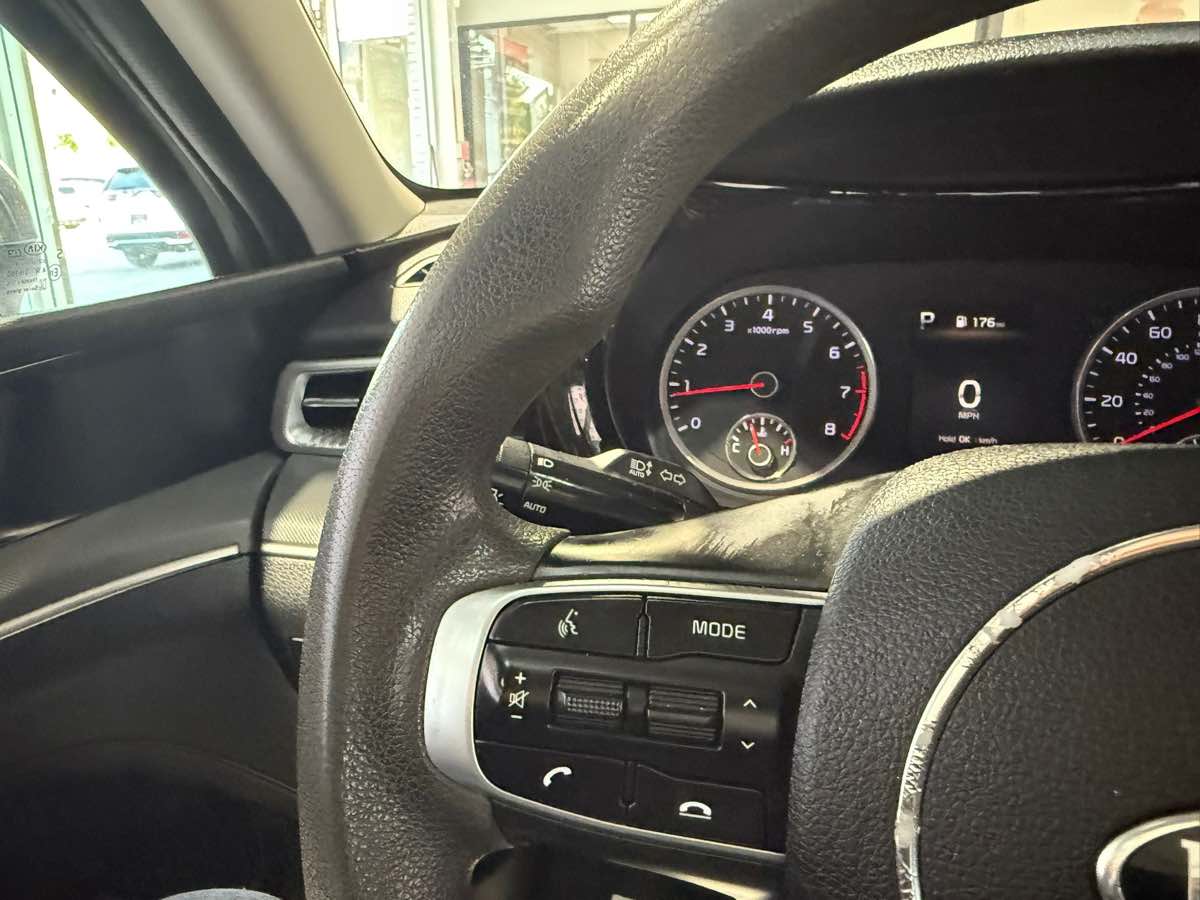 2021 Kia K5 LXS - Photo 18
