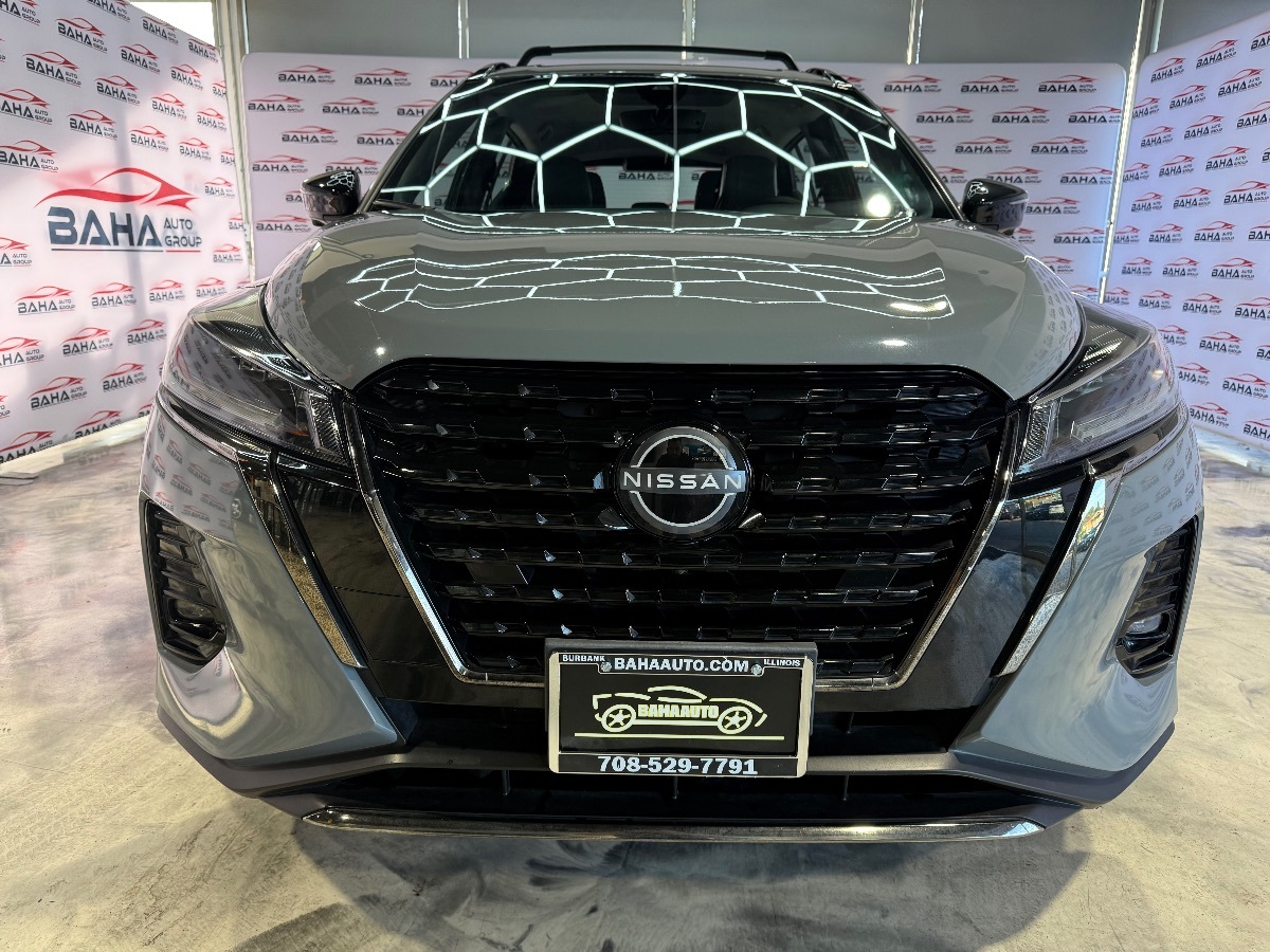 2024 Nissan Kicks SR photo 3