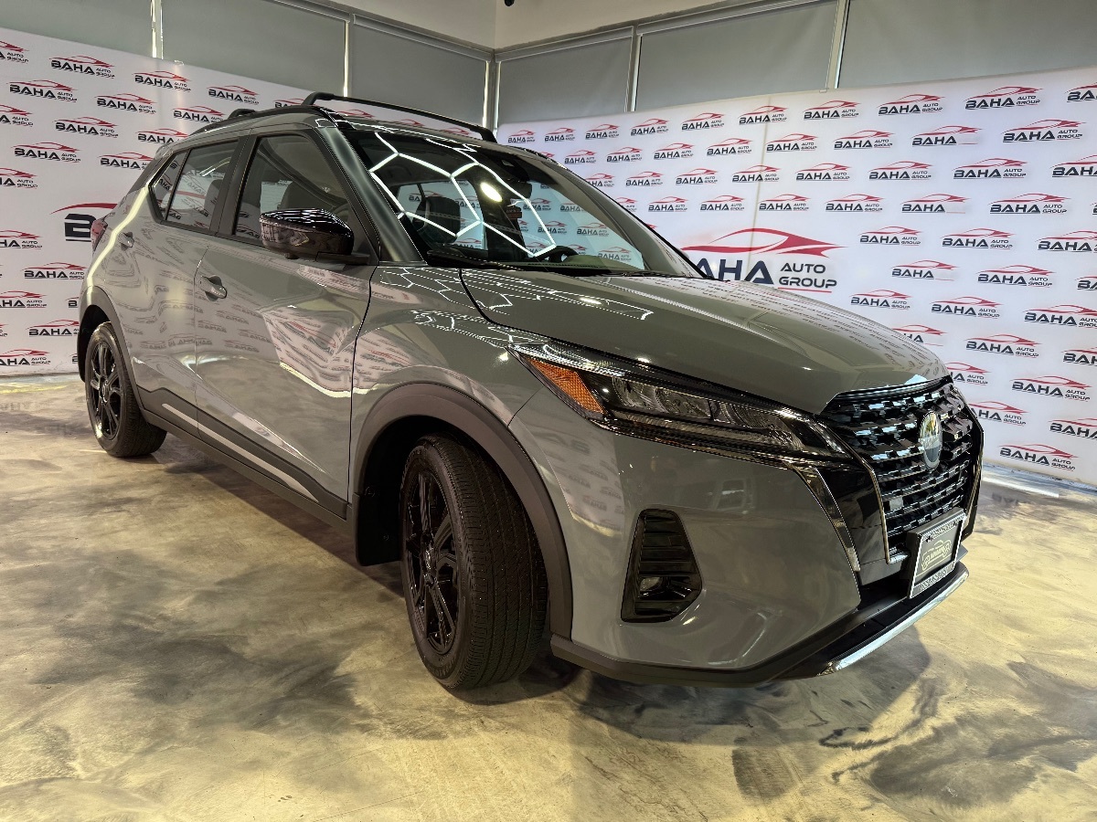 2024 Nissan Kicks SR photo 5