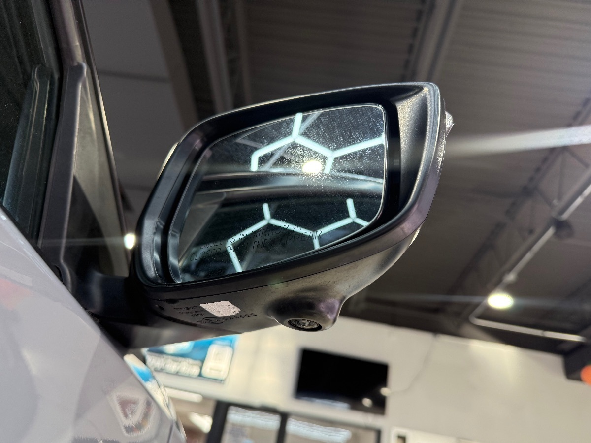 2024 Nissan Kicks SR photo 6
