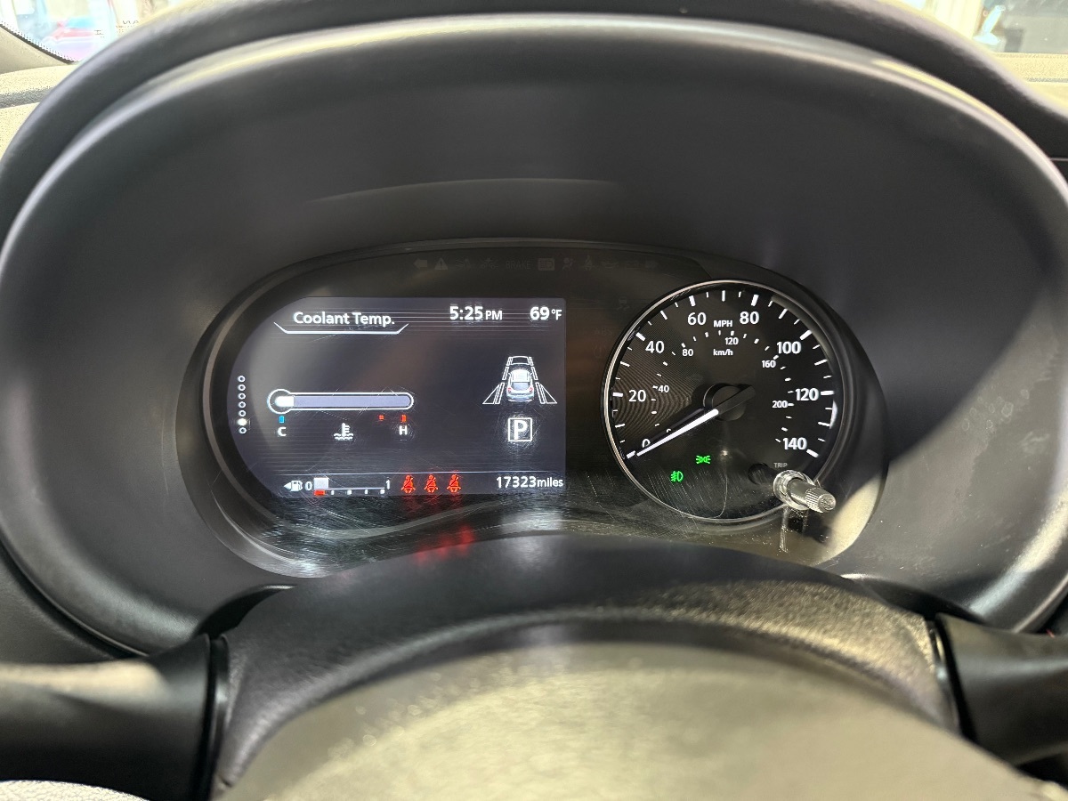 2024 Nissan Kicks SR photo 15
