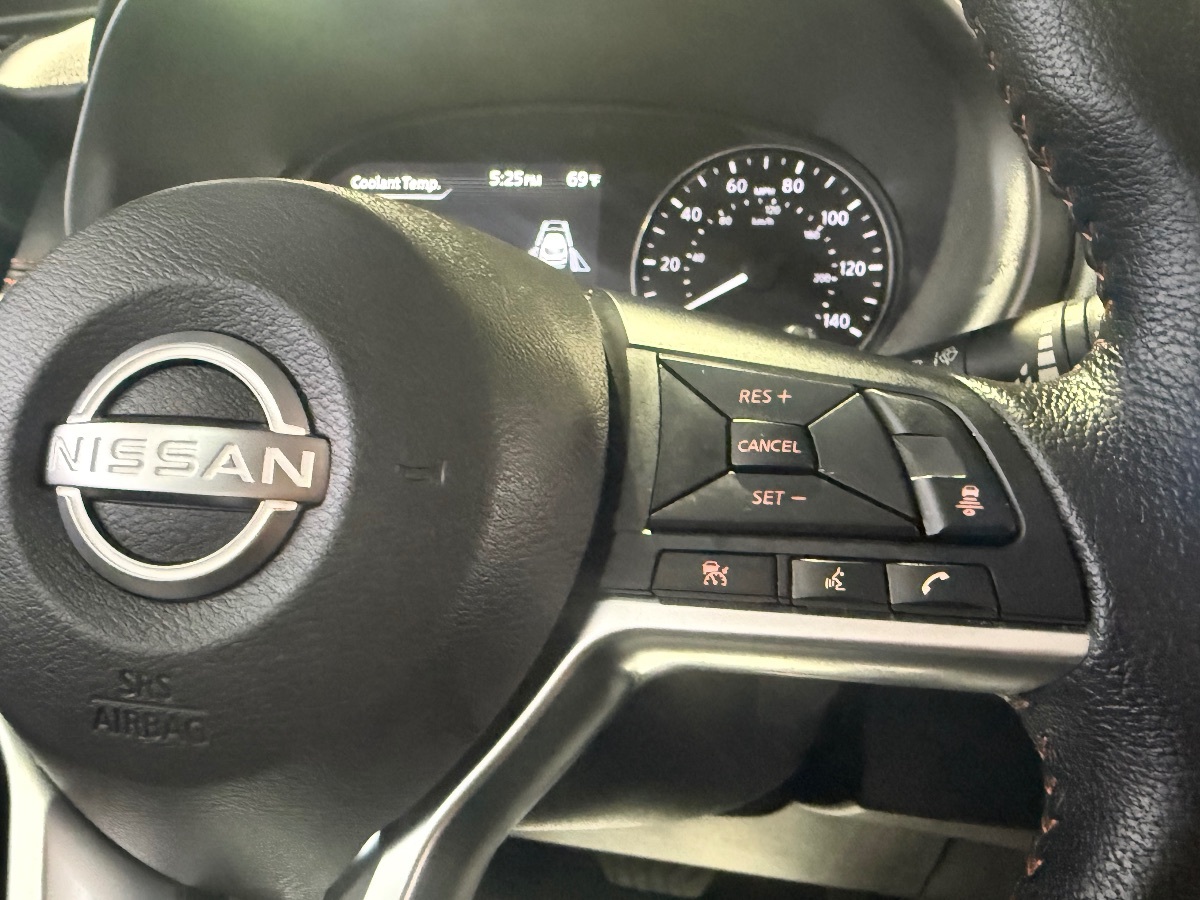 2024 Nissan Kicks SR photo 17