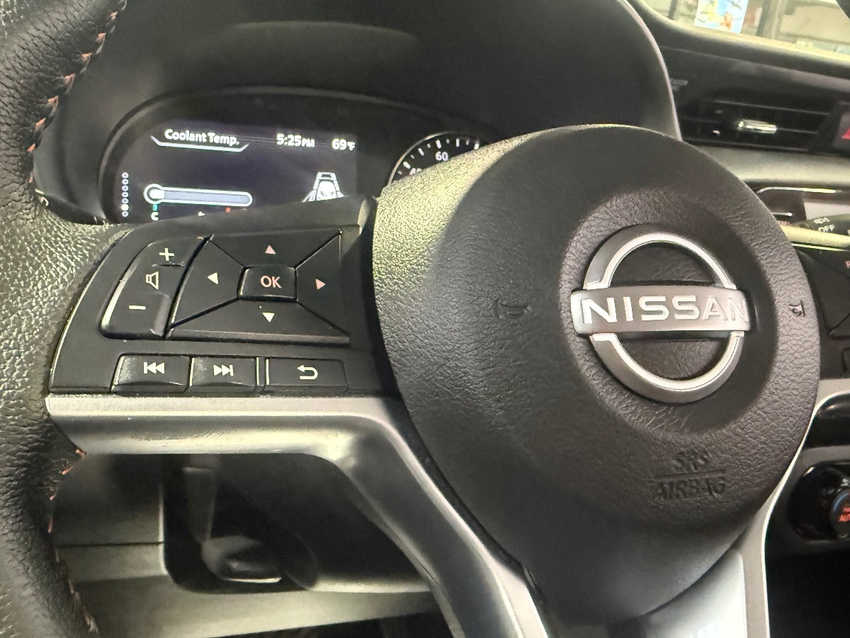 2024 Nissan Kicks SR photo 18