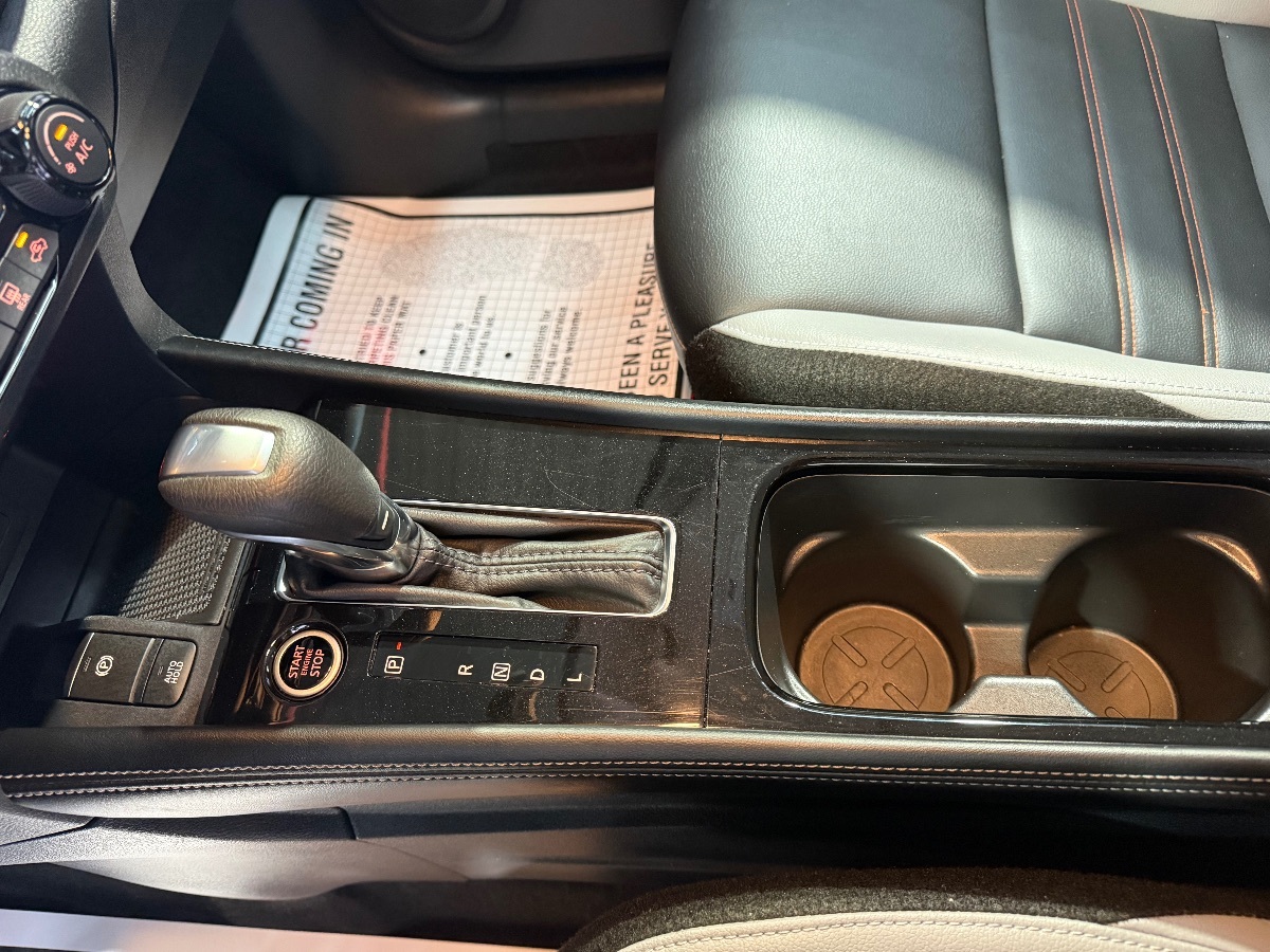 2024 Nissan Kicks SR photo 24