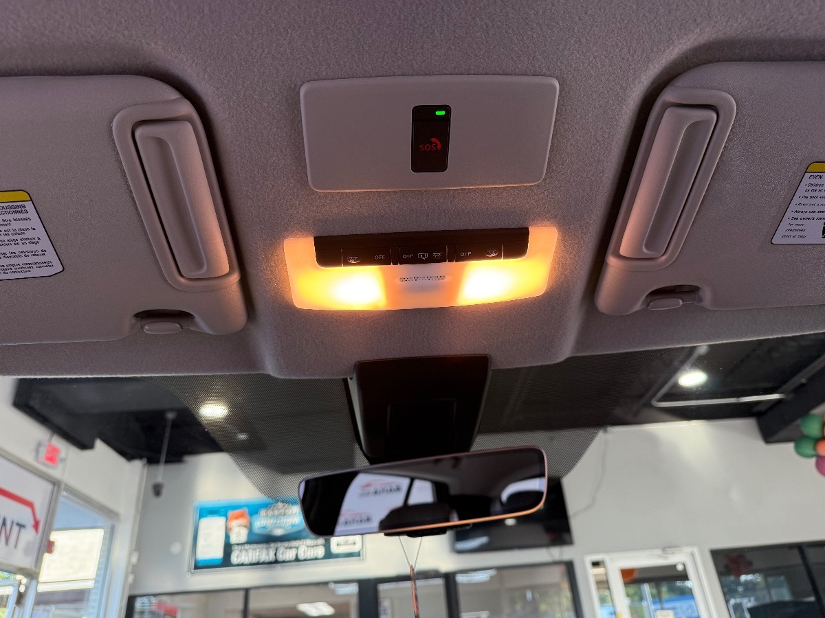 2024 Nissan Kicks SR photo 25