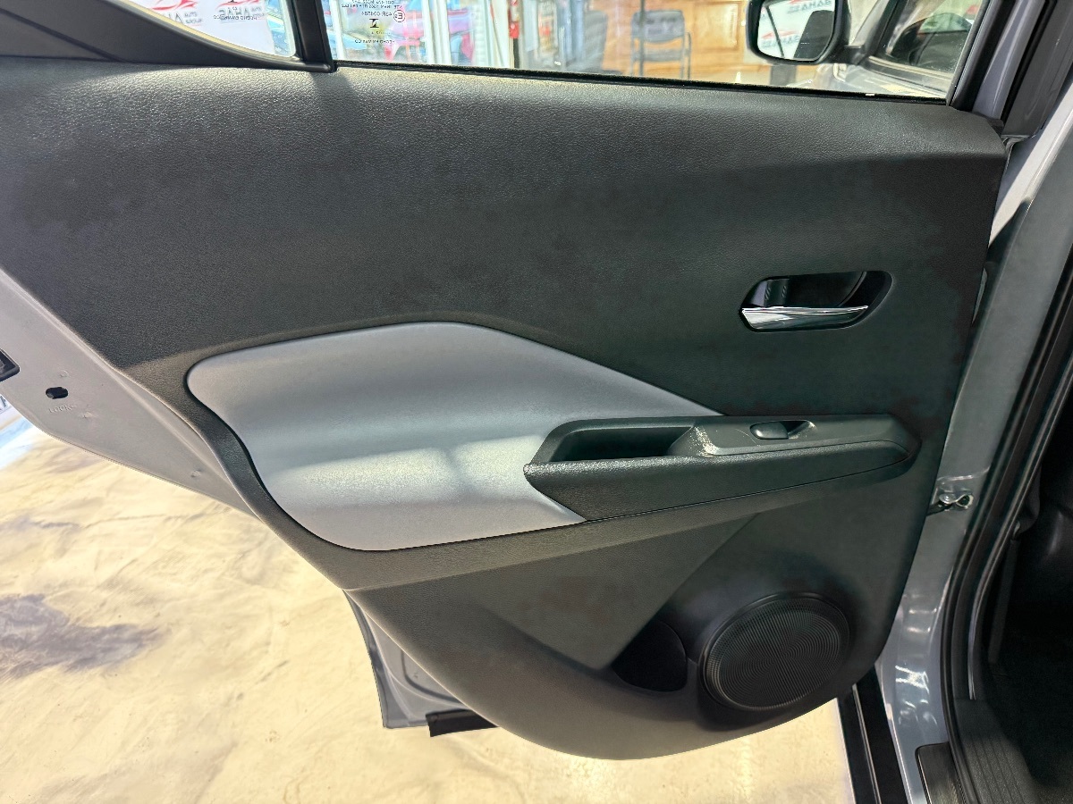 2024 Nissan Kicks SR photo 38