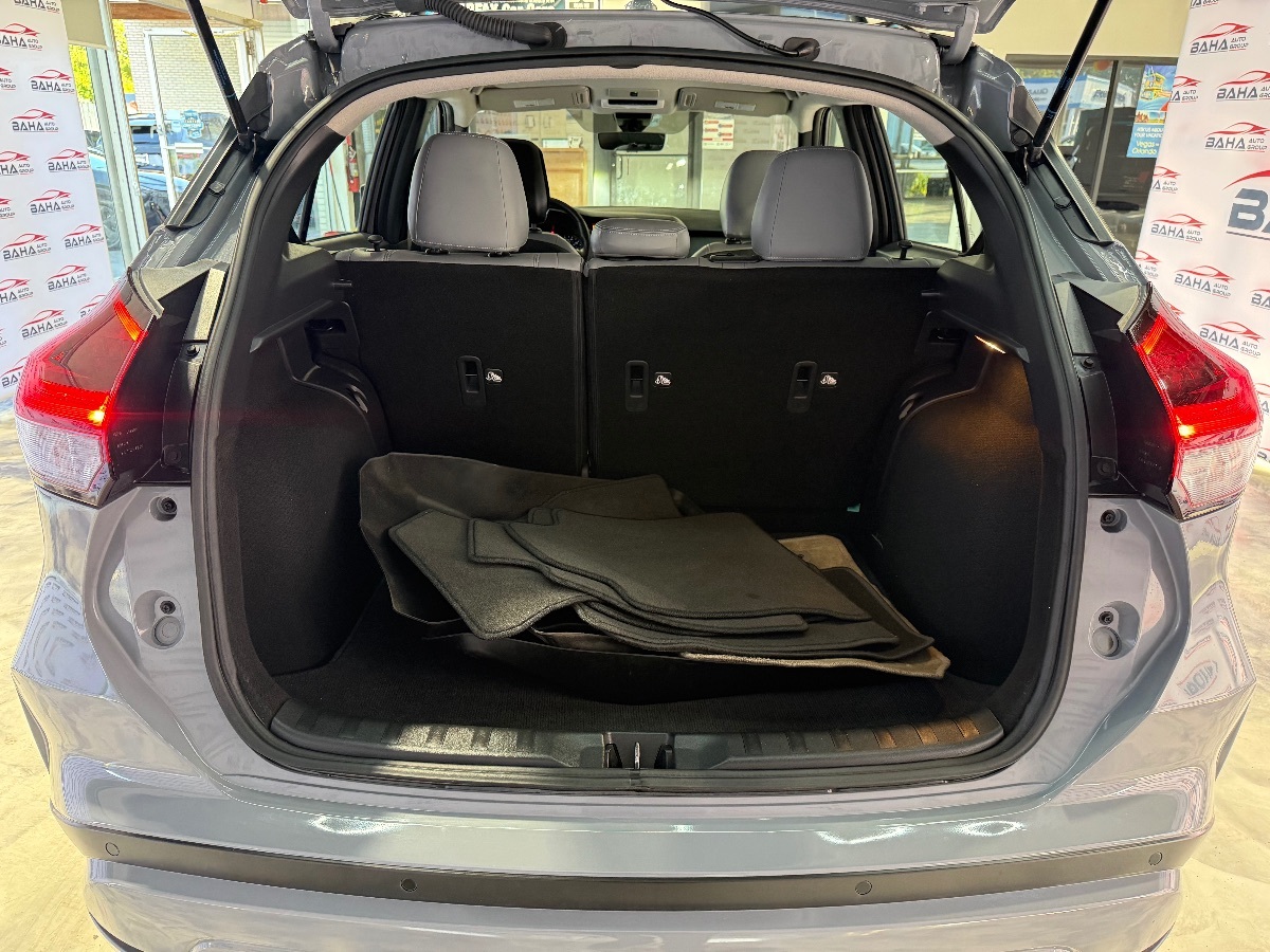 2024 Nissan Kicks SR photo 39