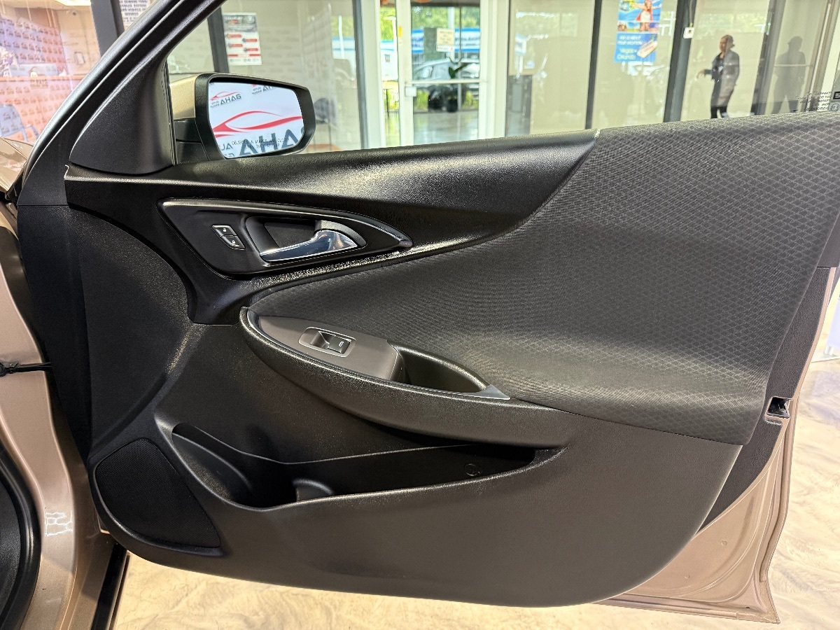 2018 Chevrolet Malibu 1LT photo 28