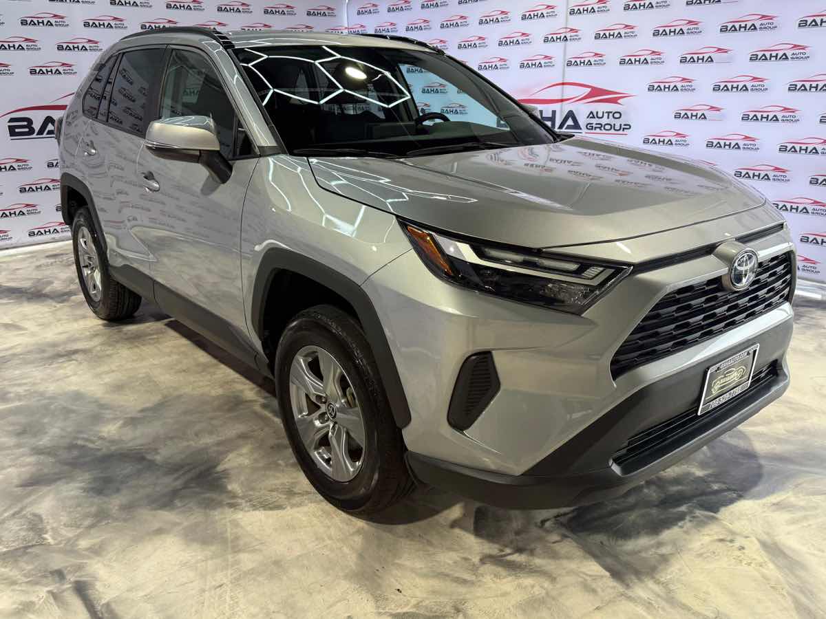 2024 Toyota RAV4 XLE photo 4