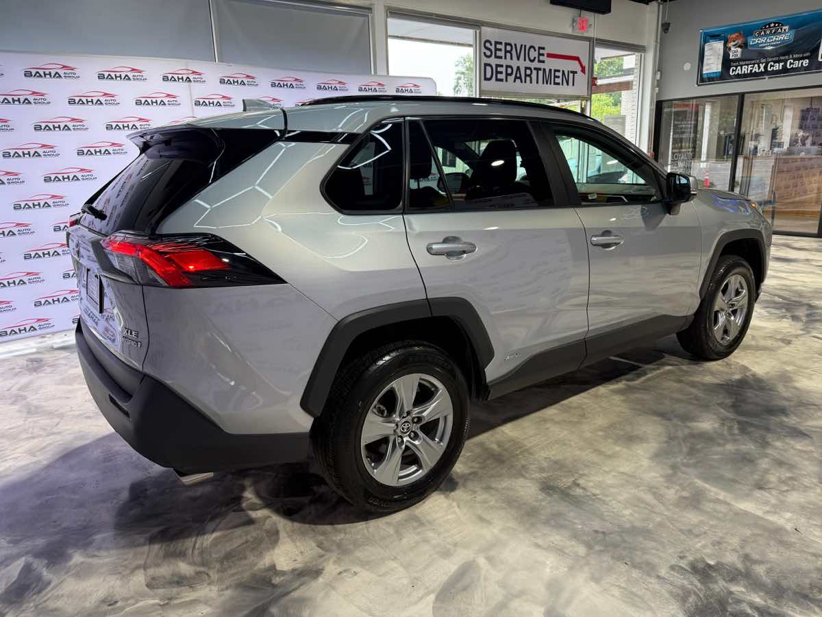 2024 Toyota RAV4 XLE photo 7