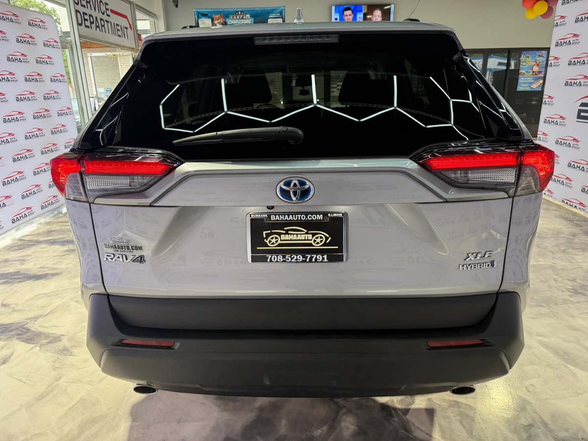 2024 Toyota RAV4 XLE photo 8