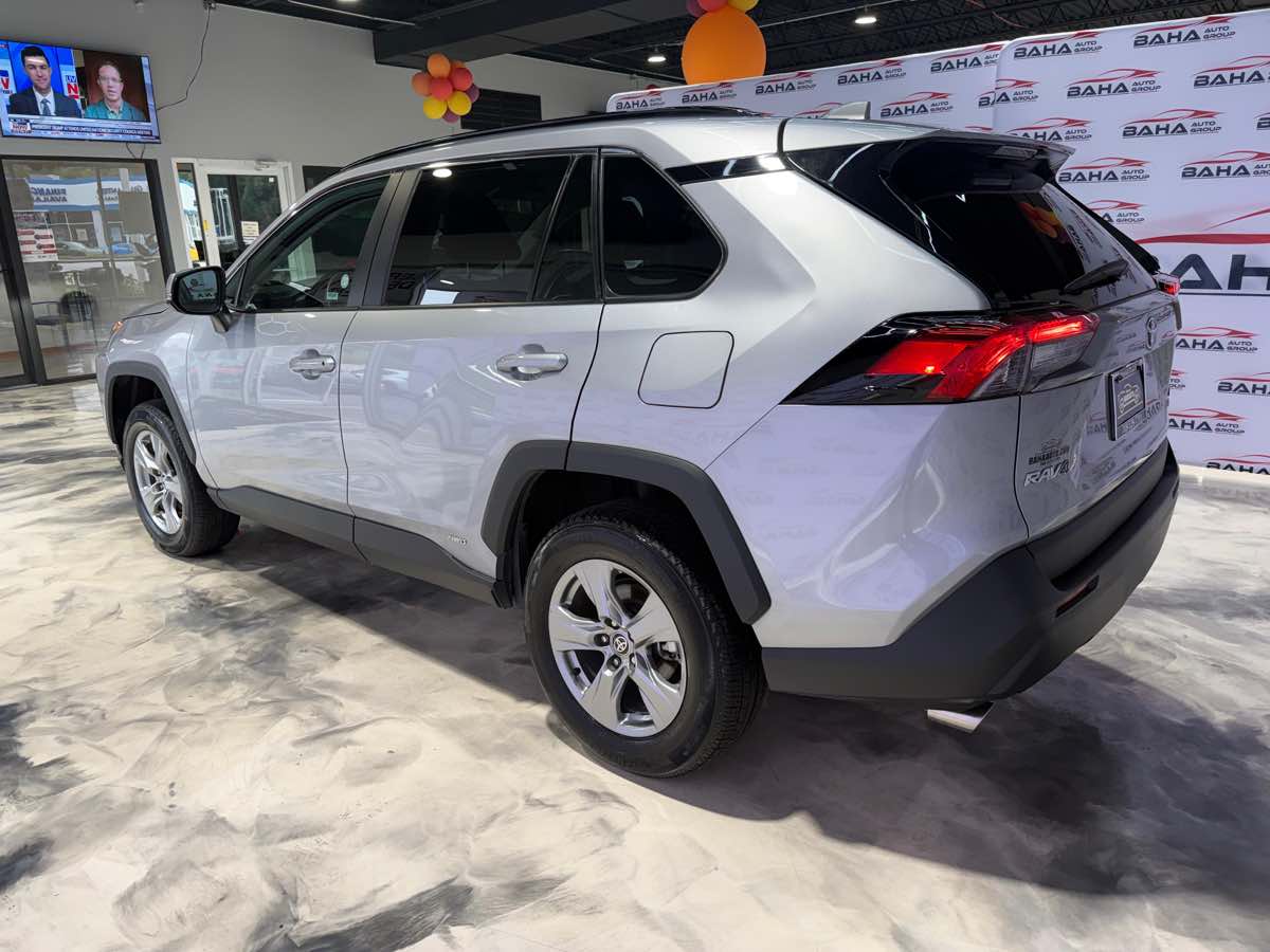 2024 Toyota RAV4 XLE photo 10