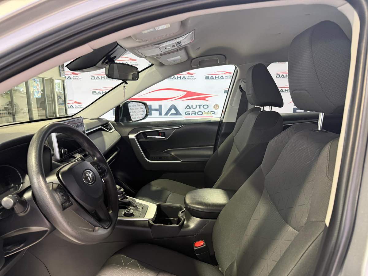 2024 Toyota RAV4 XLE photo 16