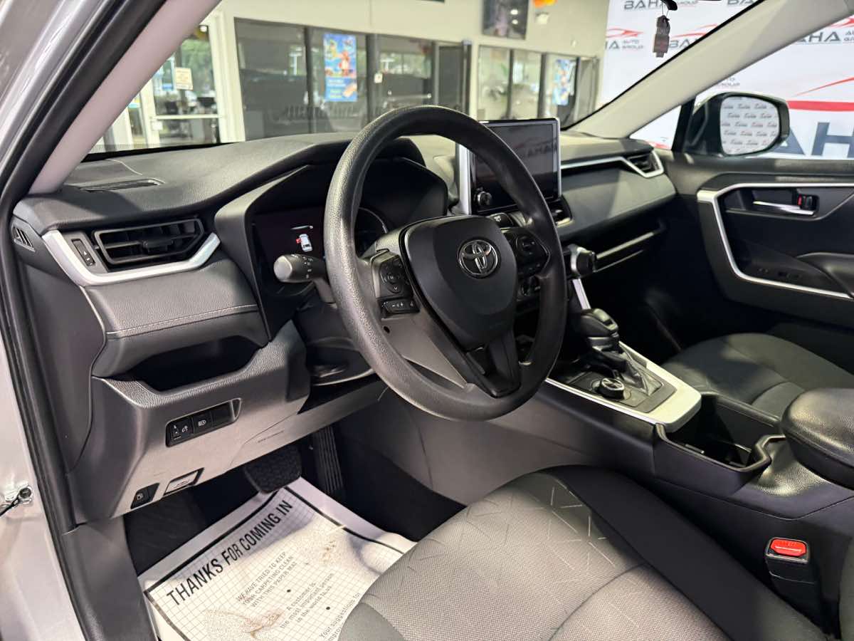 2024 Toyota RAV4 XLE photo 18