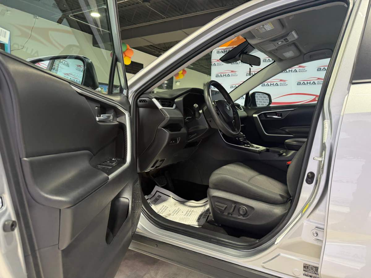 2024 Toyota RAV4 XLE photo 12