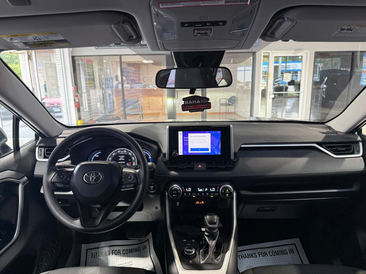 2024 Toyota RAV4 XLE photo 28