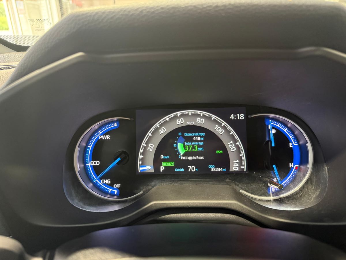2024 Toyota RAV4 XLE photo 23