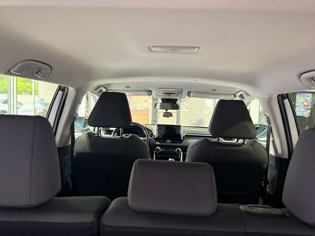 2024 Toyota RAV4 XLE photo 36