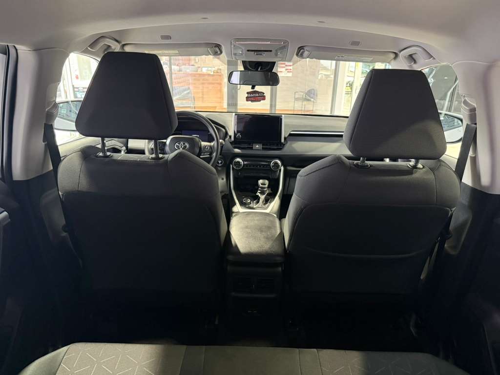 2024 Toyota RAV4 XLE photo 35