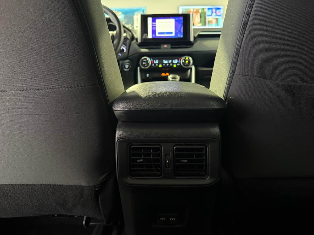 2024 Toyota RAV4 XLE photo 33