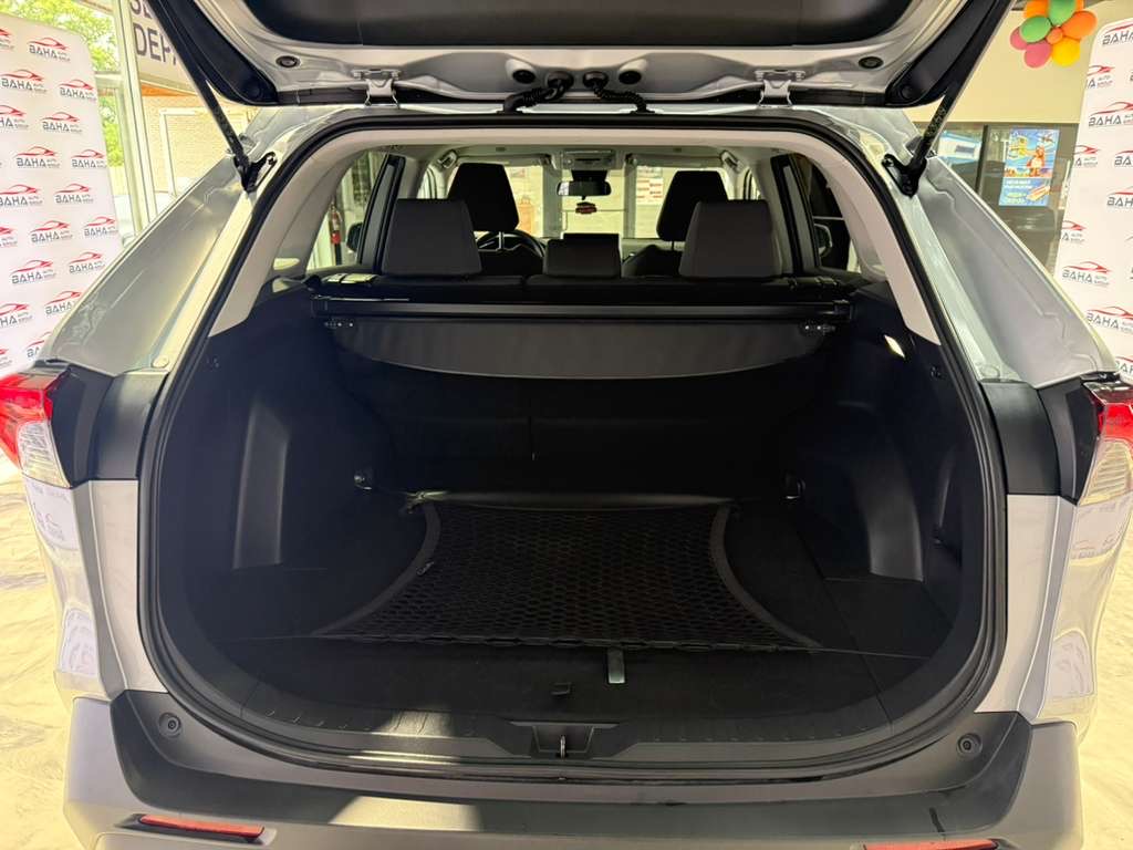 2024 Toyota RAV4 XLE photo 37