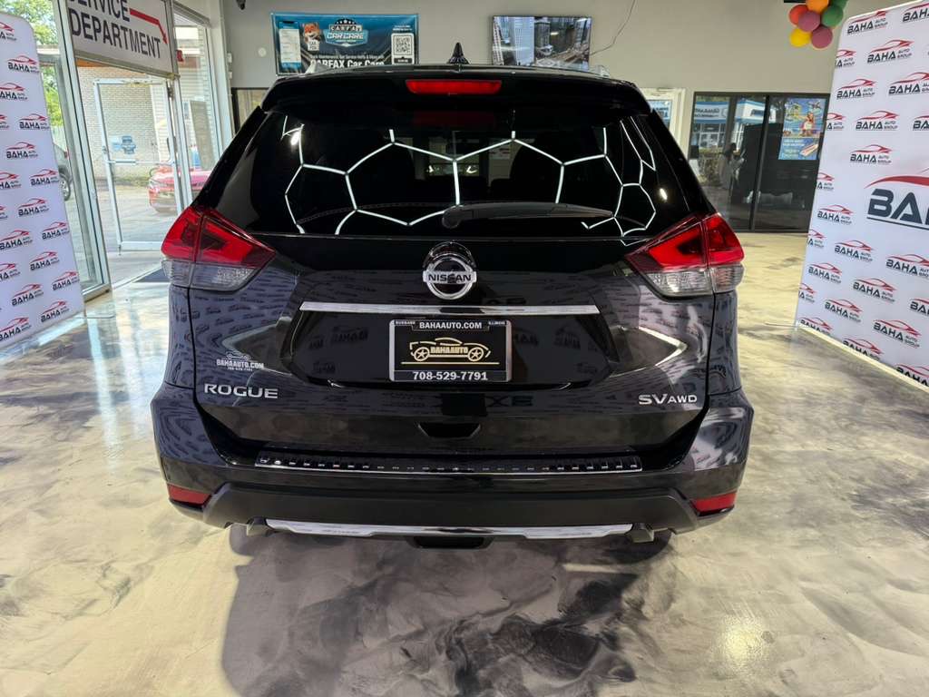 2018 Nissan Rogue SV photo 8