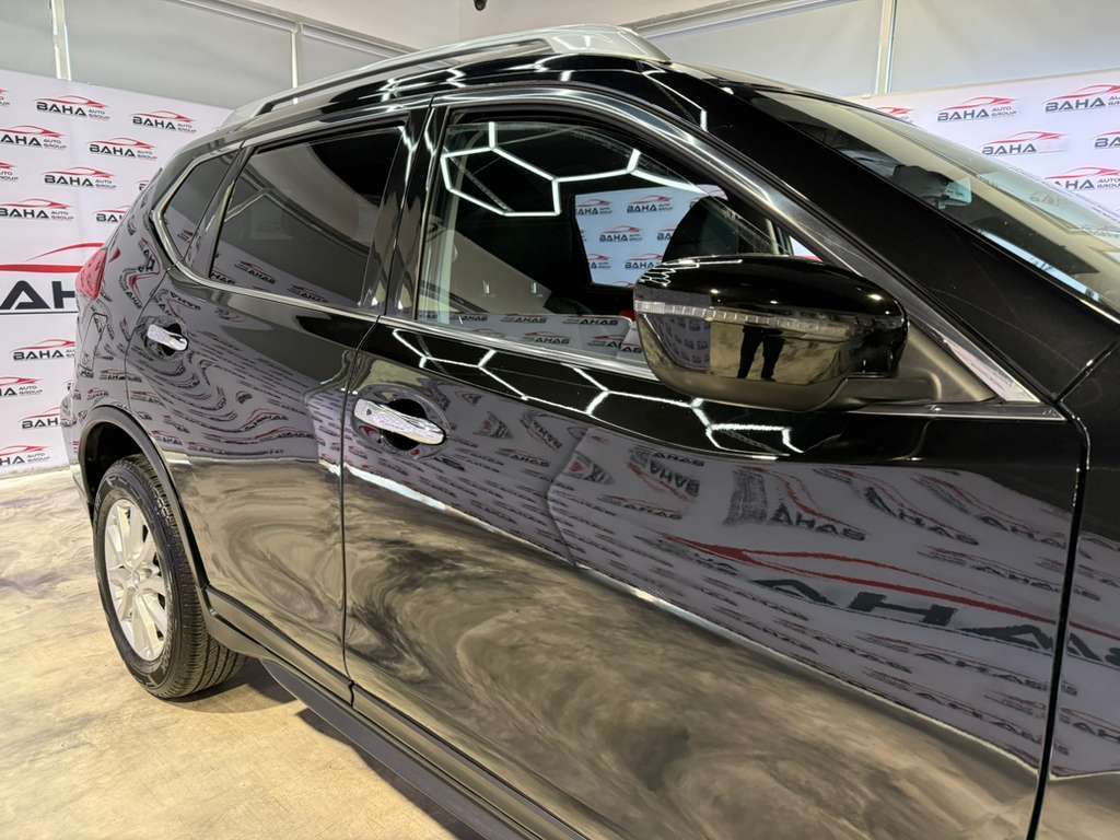 2018 Nissan Rogue SV photo 5