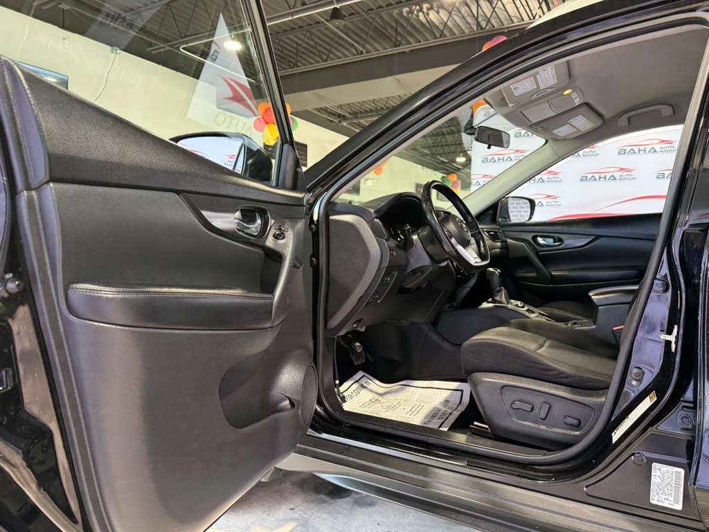 2018 Nissan Rogue SV photo 11
