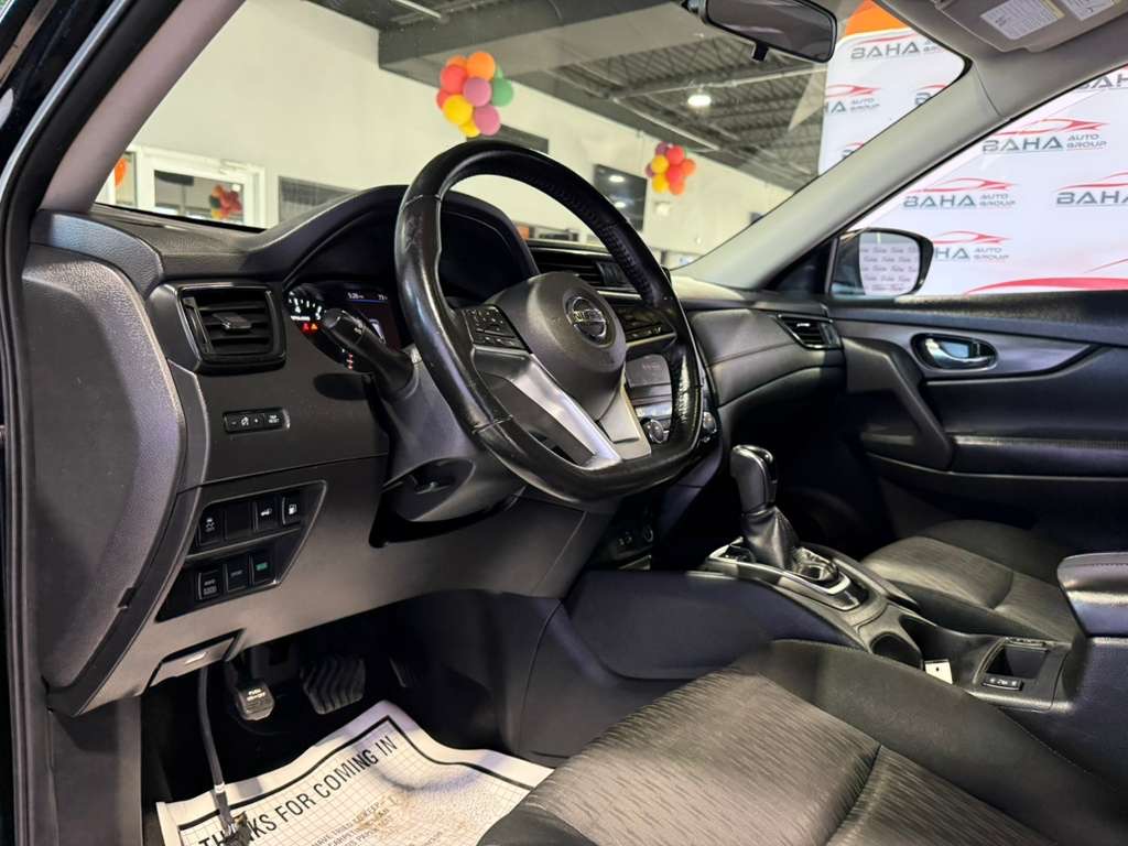 2018 Nissan Rogue SV photo 16