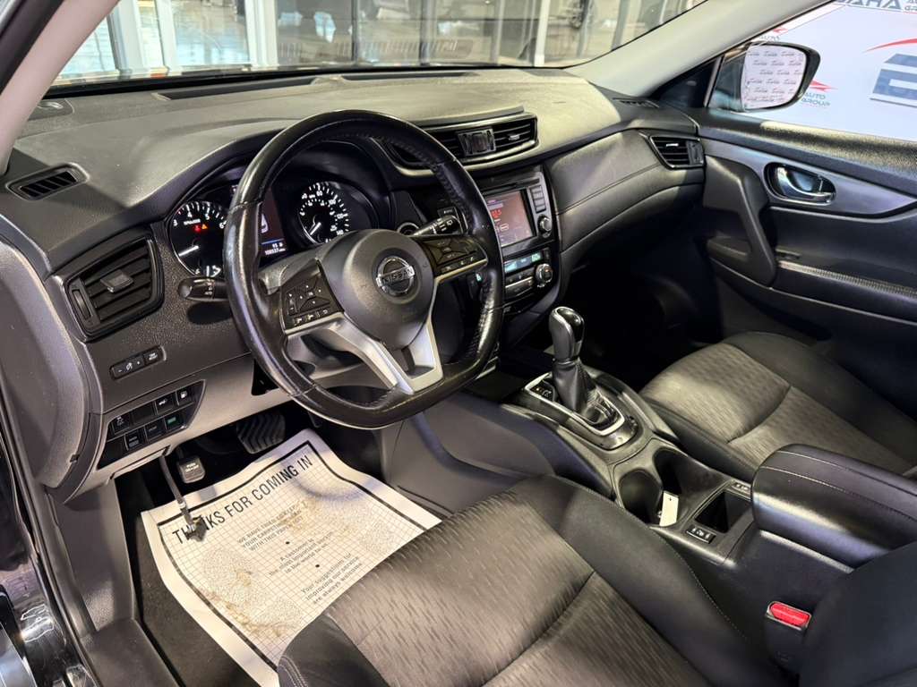 2018 Nissan Rogue SV photo 17