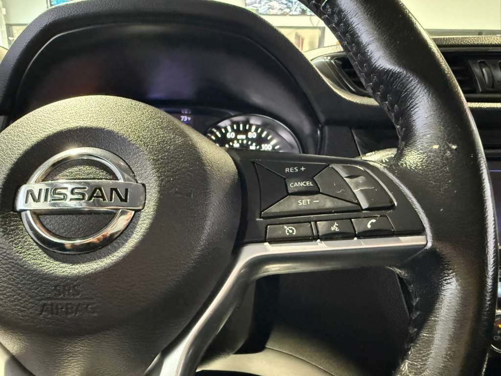 2018 Nissan Rogue SV photo 18