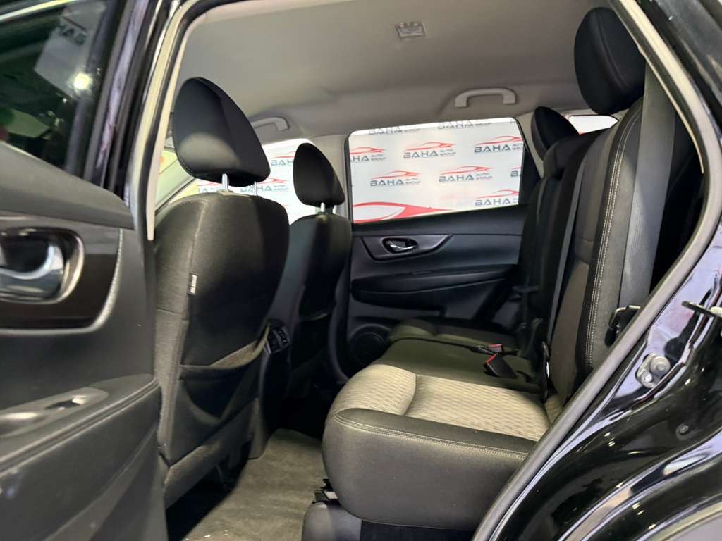 2018 Nissan Rogue SV photo 28