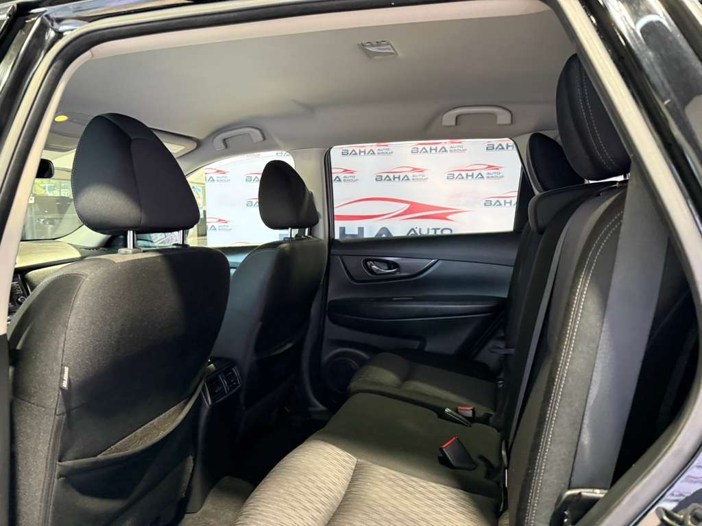 2018 Nissan Rogue SV photo 29