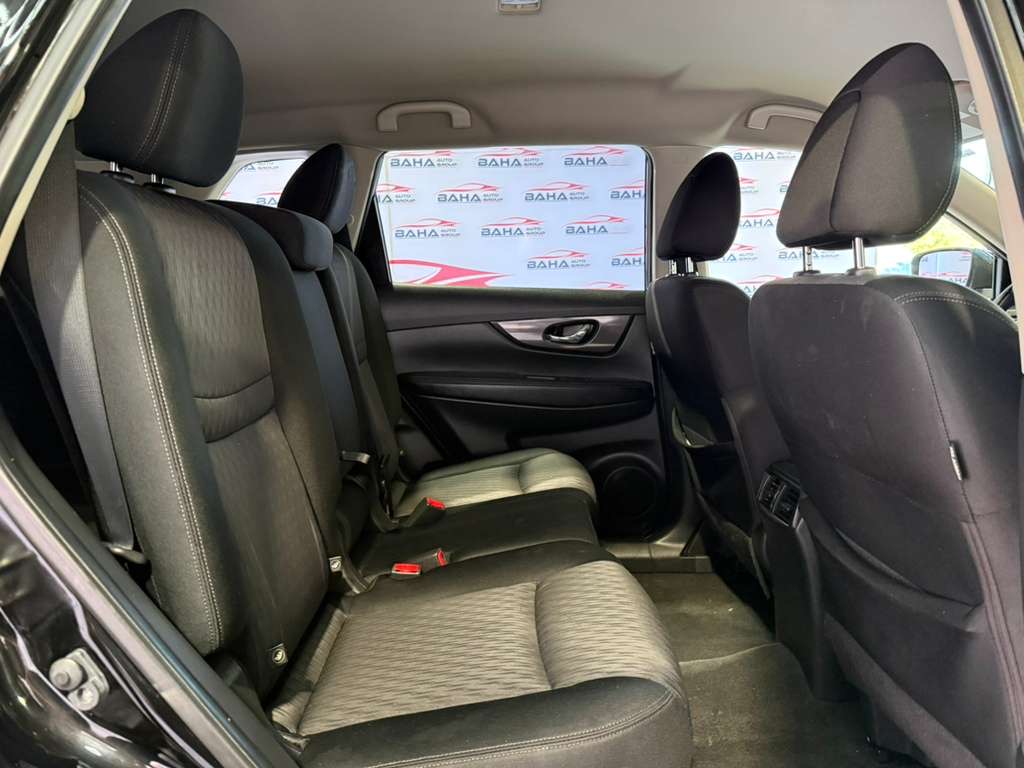 2018 Nissan Rogue SV photo 30