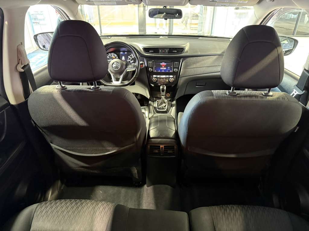 2018 Nissan Rogue SV photo 32
