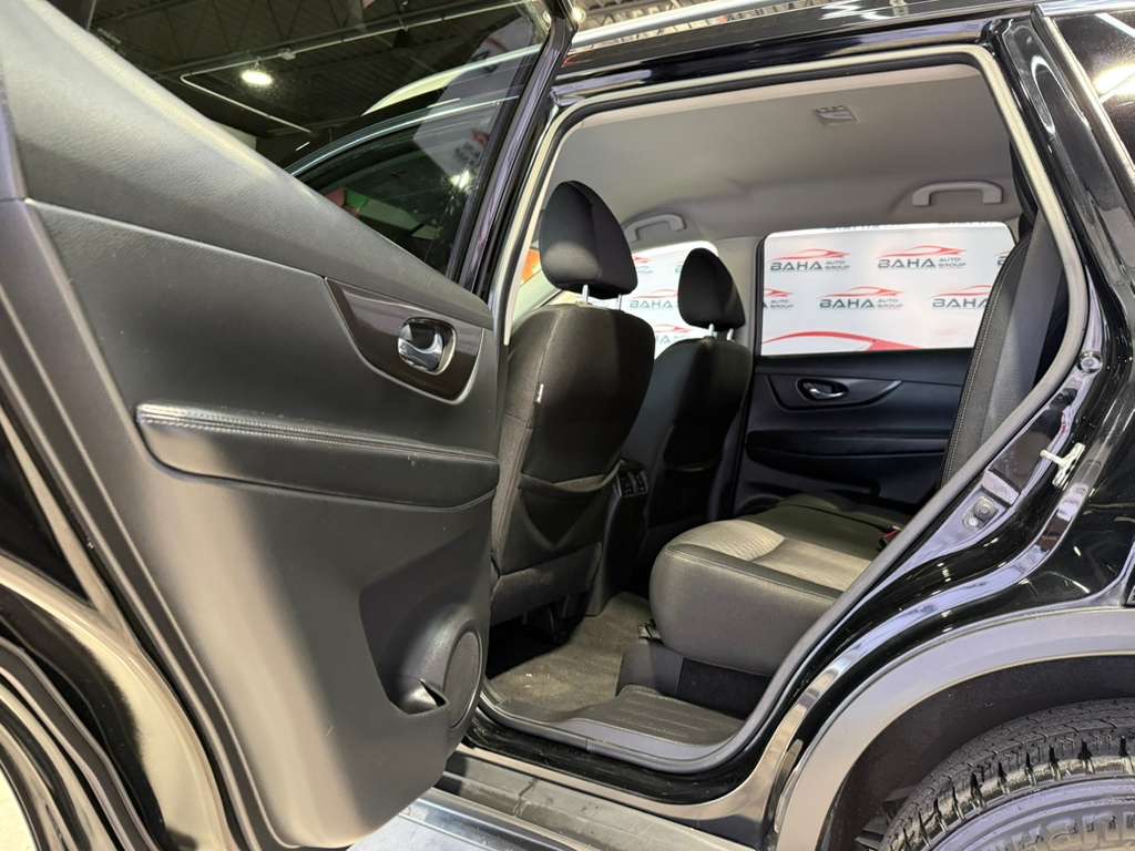 2018 Nissan Rogue SV photo 33