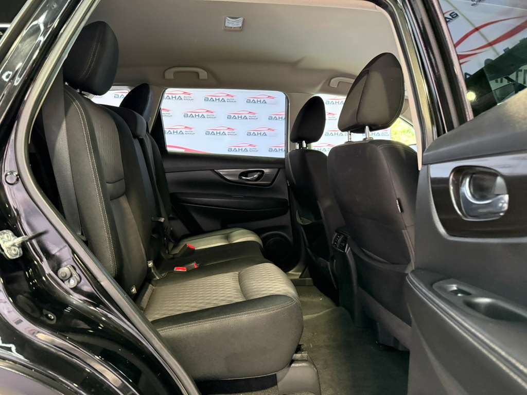 2018 Nissan Rogue SV photo 34