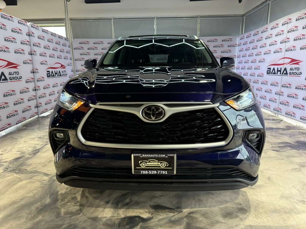 2021 Toyota Highlander XLE photo 2
