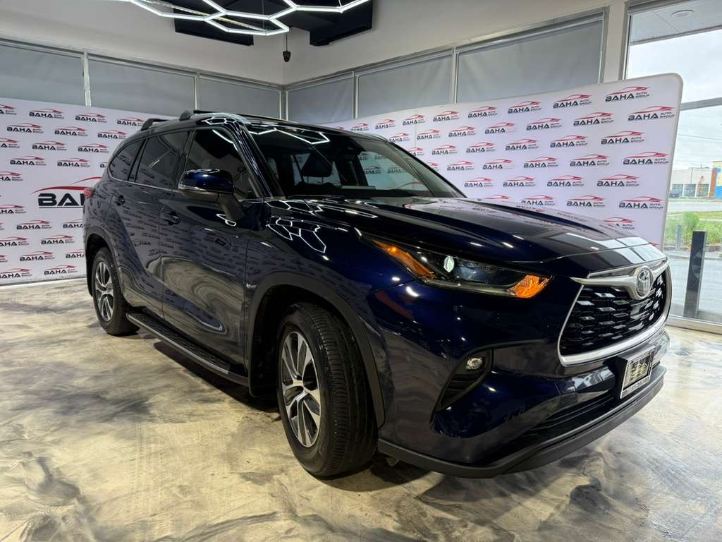 2021 Toyota Highlander XLE photo 4