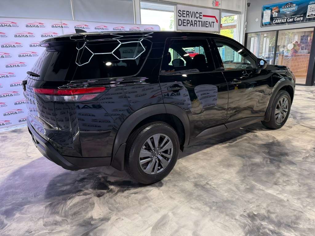 2024 Nissan Pathfinder S photo 3