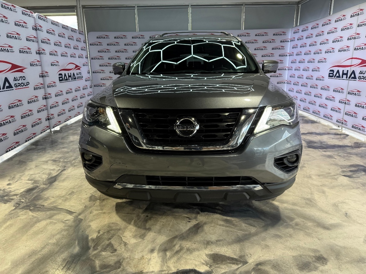 2020 Nissan Pathfinder Platinum photo 3