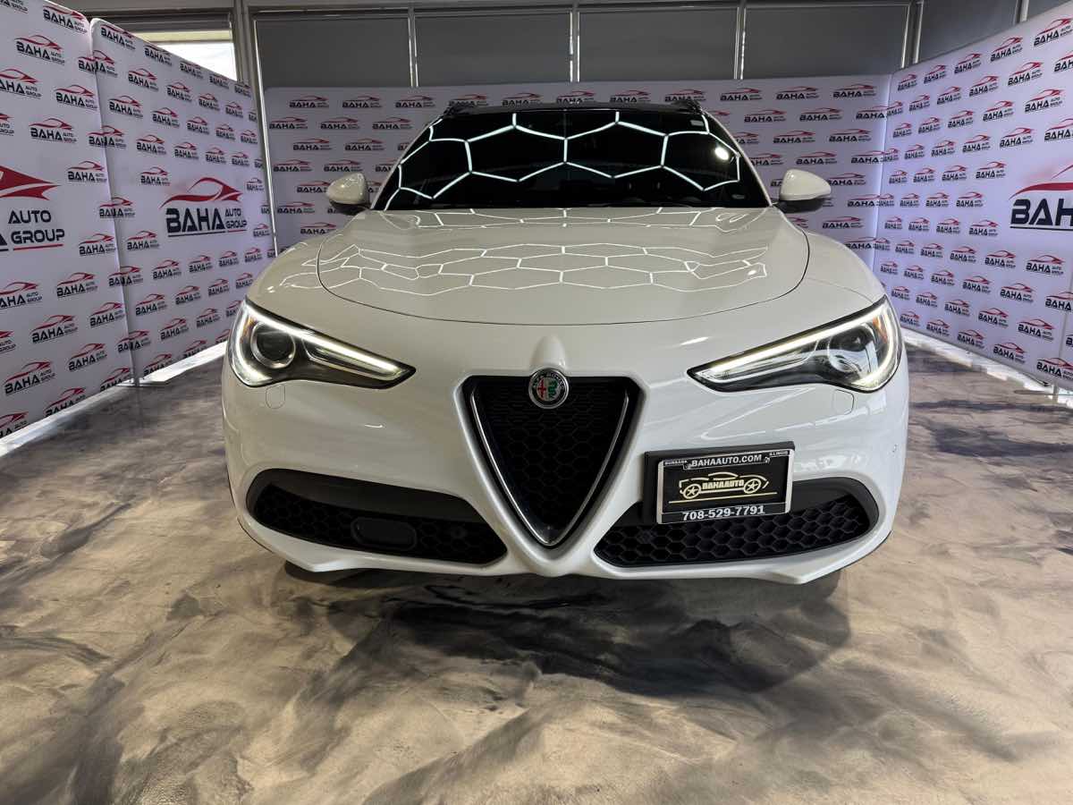 2022 Alfa Romeo Stelvio Ti photo 2