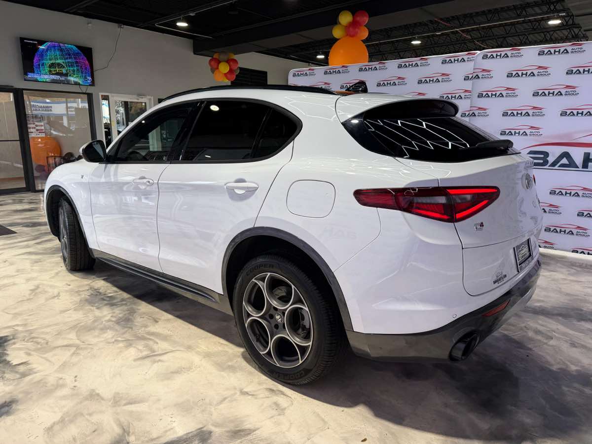 2022 Alfa Romeo Stelvio Ti photo 4