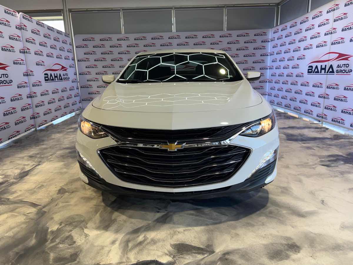 2025 Chevrolet Malibu 1LT photo 2